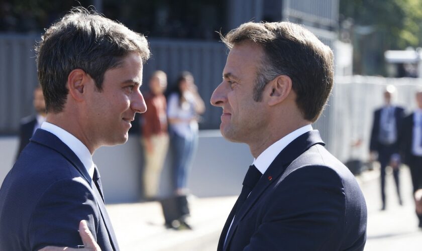 Le président français Emmanuel Macron et le Premier ministre français Gabriel Attal lors du défilé du 14 juillet 2024, à Paris.