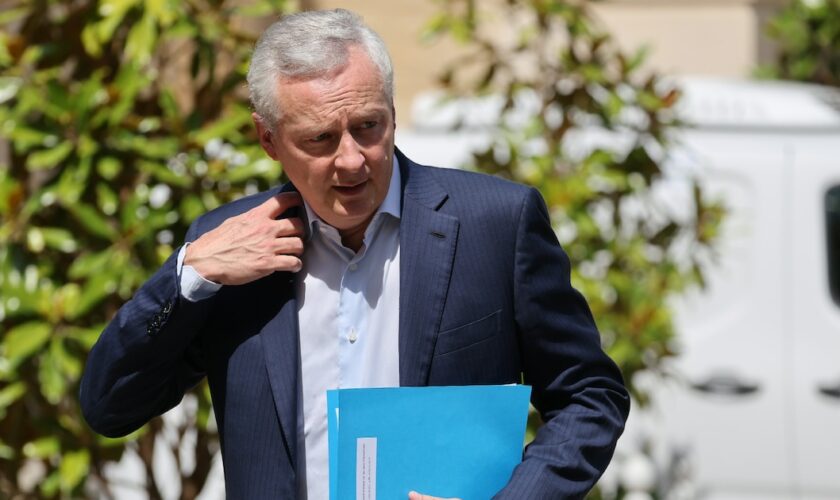 Le ministre de l'Economie et des Finances Bruno Le Maire arrive à l'hôtel Matignon, le 31 juillet 2024 à Paris