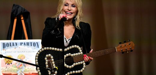 Dolly Parton feiert Ausweitung ihres Buchprogramms für Kinder