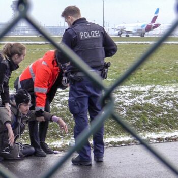 Flughafen Berlin-Brandenburg: Klage gegen Aktivisten