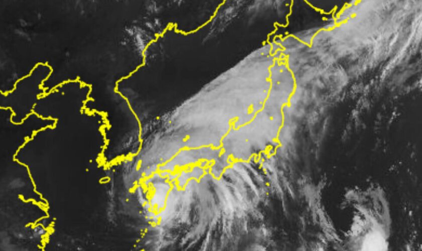 Au Japon, le puissant typhon Shanshan fait ses premières victimes