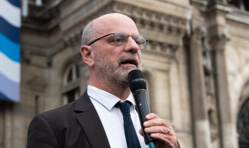 Blanquer tacle Macron, un président « qui se crée des problèmes » et provoque une « crise » avec sa dissolution « incongrue »