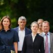 Les chefs de partis et de groupes parlementaires du Nouveau Front populaire avec Lucie Castets, au centre, à leur arrivée à l'Elysée le 23 août 2024, à Paris