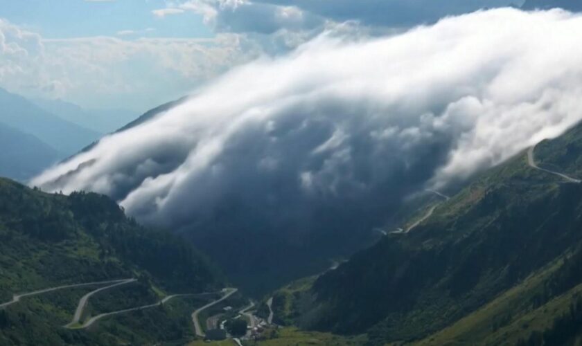 Naturschauspiel: Die Grenzen zwischen Himmel und Erde verschwimmen in den Alpen