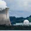 “Pragmatisme” ou “gâchis d’énergie politique” ? La Suisse rouvre la porte au nucléaire