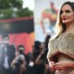 Angelina Jolie à la Mostra de Venise reçoit un accueil tonitruant pour « Maria », biopic sur Maria Callas