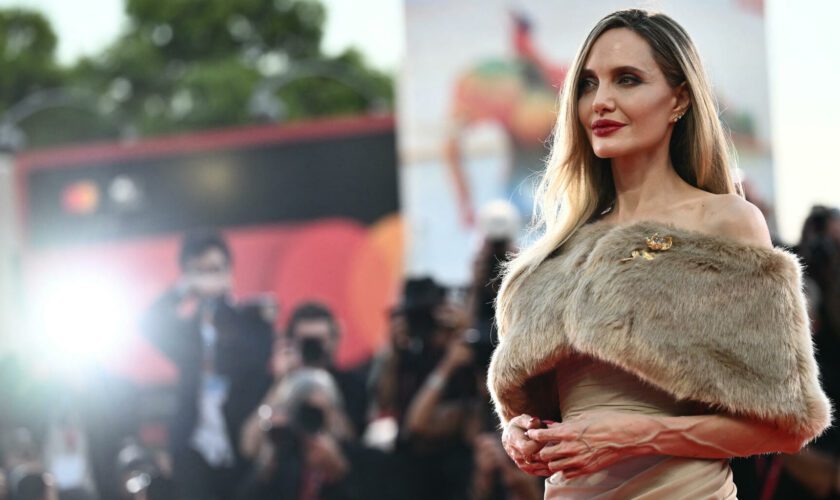 Angelina Jolie à la Mostra de Venise reçoit un accueil tonitruant pour « Maria », biopic sur Maria Callas