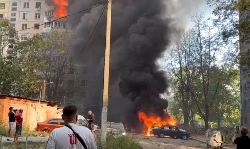 Ukraine : frappe meurtrière sur Kharkiv, l'armée russe dit avoir pris trois villages dans l'Est