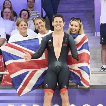 Jaco van Gass retains Paralympic title and Lizzi Jordan wins gold in velodrome