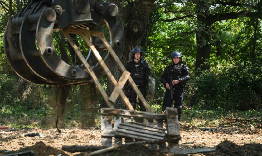 Chantier de l’A69 : la gendarmerie détruit «La Calarbre», un campement d’opposants, avant la poursuite de l’abattage des arbres