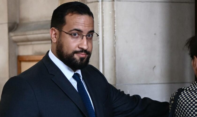 Disparition des coffres-forts d’Alexandre Benalla : la justice prononce un non-lieu