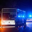 Einsatz in Siegen: Eine Frau verletzt Menschen in einem Bus. Foto: Sascha Ditscher/dpa