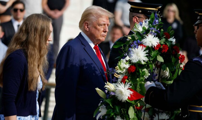 Nach Vorfall auf Militärfriedhof – Harris wirft Trump Missachtung „heiligen Bodens“ vor