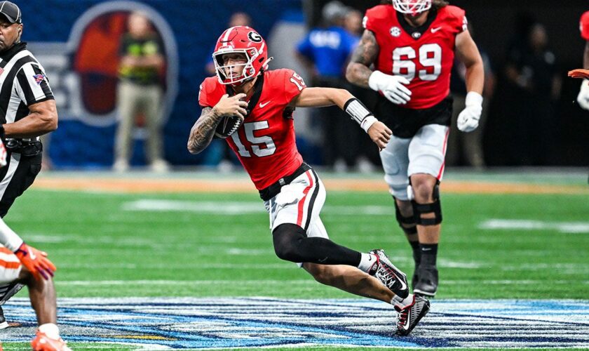 Georgia offense erupts in second half for dominating victory over Clemson in season opener