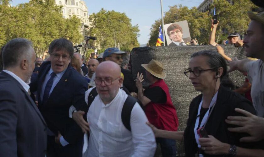 Así escapó Puigdemont de la vigilancia de los Mossos: "Se metió en una carpa y lo perdimos de vista"