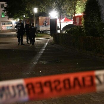 Attaque au couteau en Allemagne : trois morts et quatre blessés graves lors d’un festival à Solingen, l’auteur en fuite