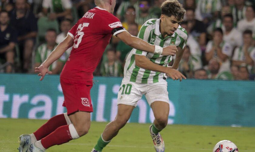 Betis - Kryvbas, las notas de los jugadores: el Villamarín disfruta con los trucos de Abde