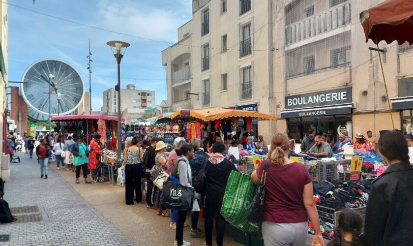 Cergy : pour récupérer sa place, un commerçant aurait tenté d’extorquer 300 000 euros au prestataire du marché