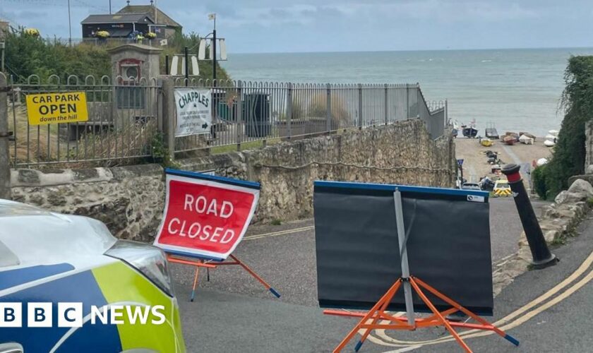 Cordon lifted after tide removes suspected bomb