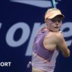 Harriet Dart hits a backhand return at the 2024 US Open