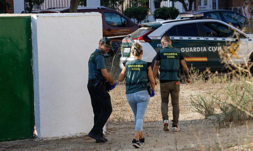 Detenido un hombre tras atrincherarse armado con un cuchillo con sus padres durante más de tres horas en su domicilio de Fregenal de la Sierra, en Badajoz