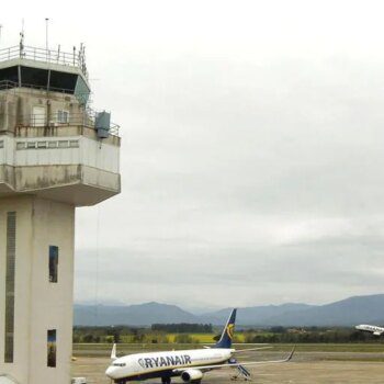 Dos detenidos en el aeropuerto de Gerona por presuntamente intentar volar con pasaportes falsos