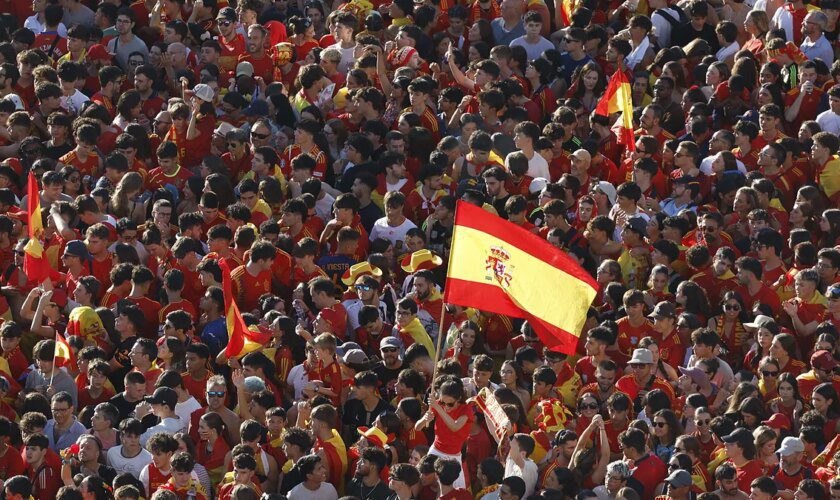 Dos detenidos por agredir a dos jóvenes que llevaban la camiseta de España tras la semifinal de la Eurocopa en Pamplona