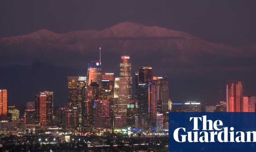 Earthquake with 4.6 magnitude strikes Los Angeles and police warn of aftershocks