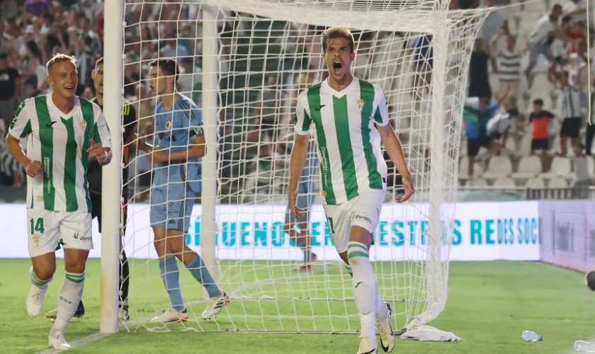 El Córdoba CF sufre para rescatar un punto ante el Burgos (2-2)