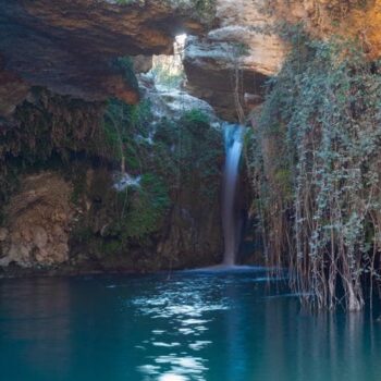 El desconocido paraje de Murcia con pozas de agua turquesa y cascada: dónde está y cómo llegar