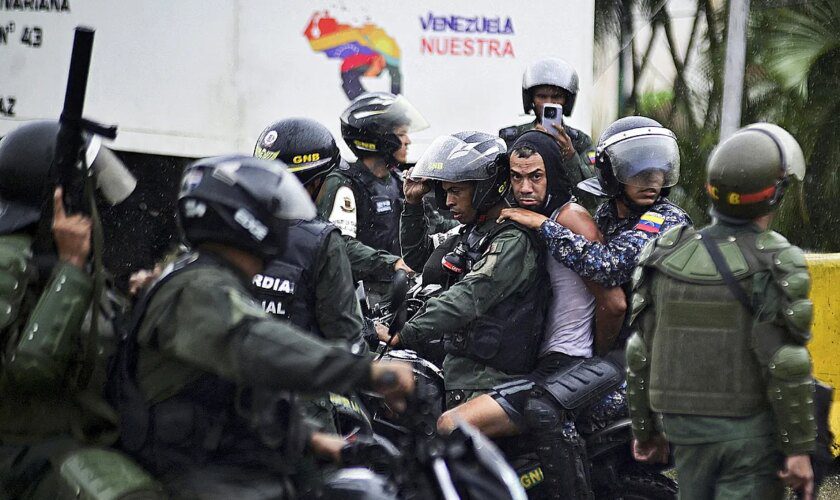 El generalato de Venezuela ratifica su lealtad a Maduro e intenta disipar el 'efecto Bangladesh'