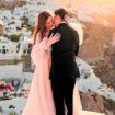 El turismo de bodas convierte a Santorini en un negocio redondo con copias 'fake'