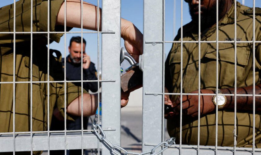 En Israël, une ONG dénonce des prisons transformées en “camps de torture” pour les Palestiniens