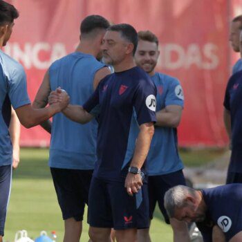 García Pimienta convoca a 21 jugadores para enfrentarse al Fulham