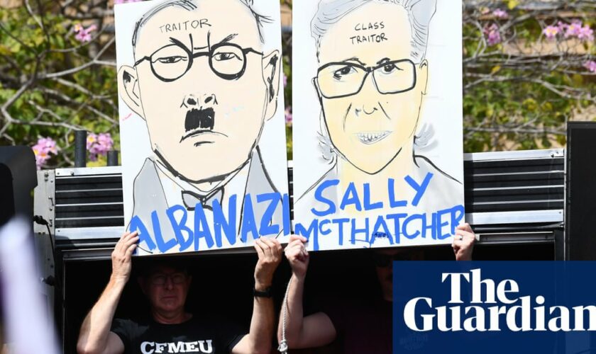 Greens senator criticised for addressing CFMEU rally featuring Albanese Nazi signs