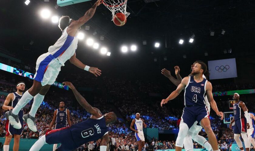 JO - Basket : «Je vais mettre le poster chez moi», Yabusele savoure après son dunk complètement fou sur LeBron