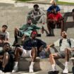 JO - Basket : la photo (déjà) iconique de LeBron James et Team USA sur les marches de l’Arena Bercy