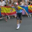 JO - Cyclisme : en vidéo, la panique d’Evenepoel victime d’une crevaison à 3km de l’arrivée alors qu’il avait course gagnée