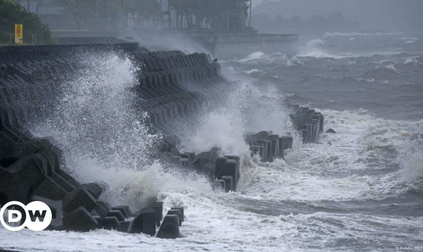 Japan: Typhoon Shanshan brings heavy rains, strong winds