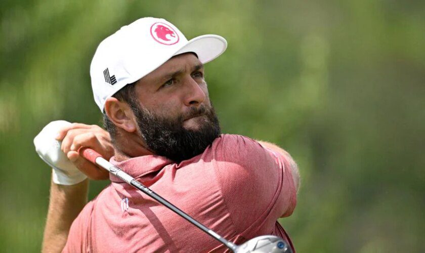 Jon Rahm se redime de su tropiezo olímpico y se coloca a un paso de su segundo triunfo en el LIV Golf