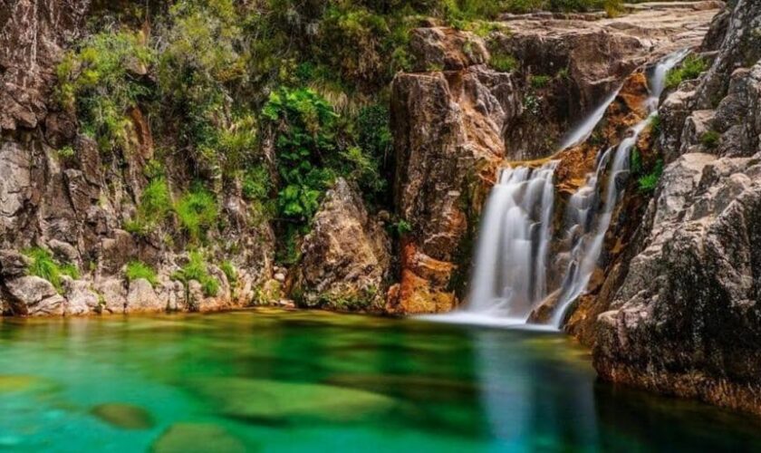 La desconocida reserva cerca de Galicia que es un paraíso de piscinas naturales y cascadas: dónde está y cómo llegar