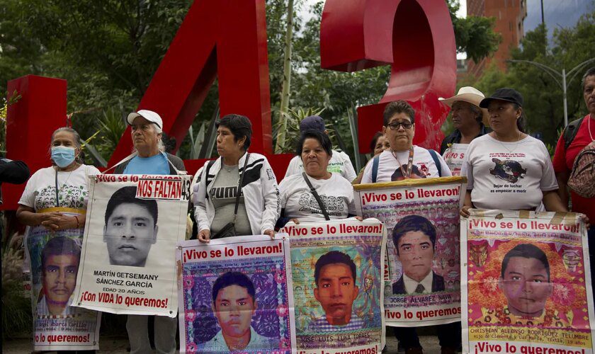 La incómoda 'verdad histórica' de los 43 de Ayotzinapa a casi 10 años de su desaparición forzada