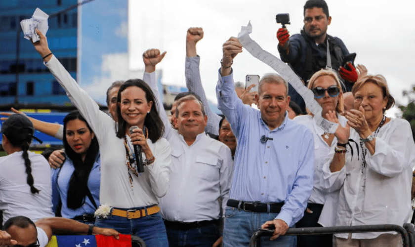 La oposición pide a los militares que desobedezcan ante la "brutal ofensiva" de Maduro