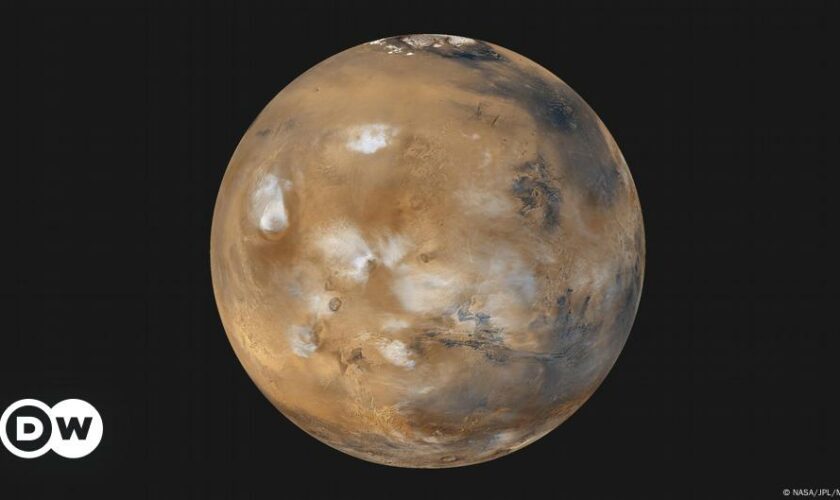 Liquid ocean discovered beneath Mars surface