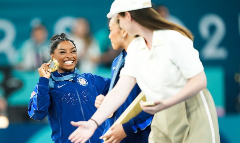 Live updates: Simone Biles wins gold in Olympic gymnastics after strong floor routine