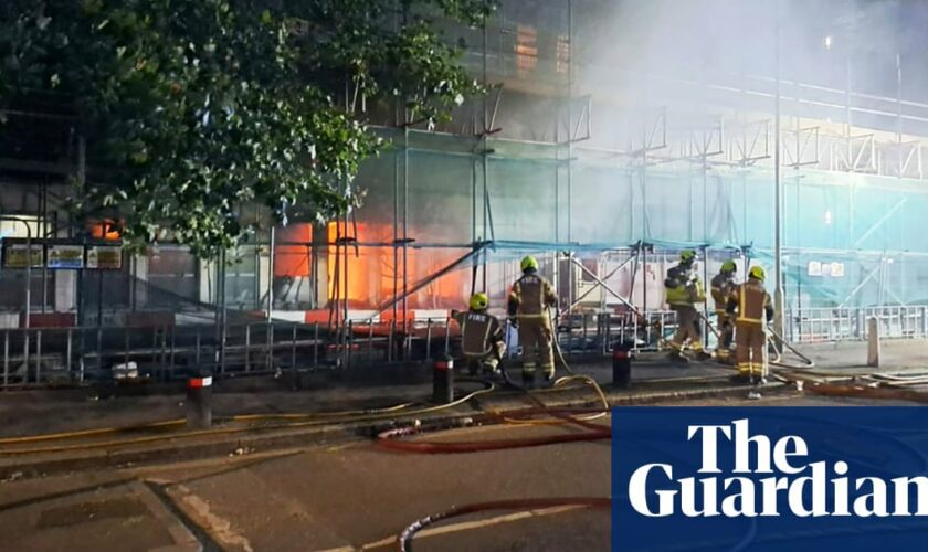 London fire: hundreds of firefighters attend Dagenham blaze at block of flats