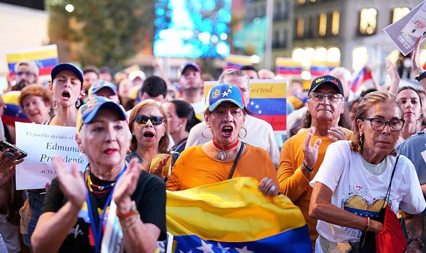 Los venezolanos exiliados en Madrid se congregan en Callao un mes después de las elecciones y con la esperanza íntegra