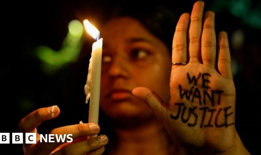 Massive night protests in Kolkata after doctor's rape and murder