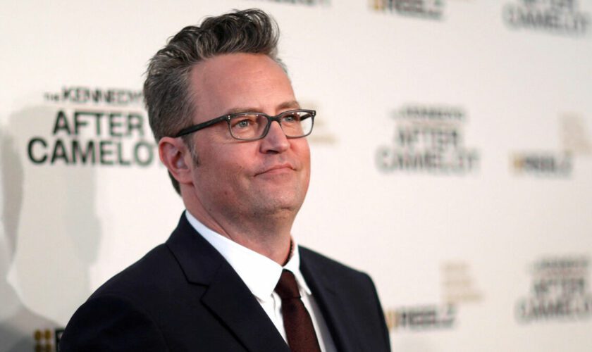 Matthew Perry : qui sont les cinq personnes poursuivies pour la mort de la star de « Friends » ?