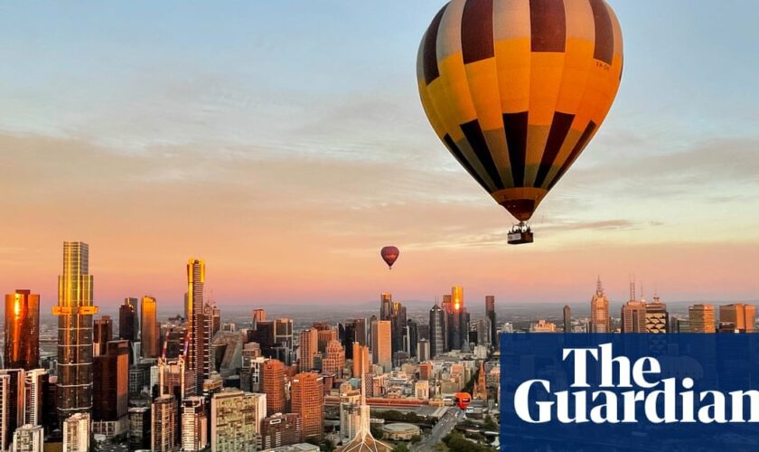 Melbourne lord mayor floats plan to slash power bills by bulk buying renewable energy